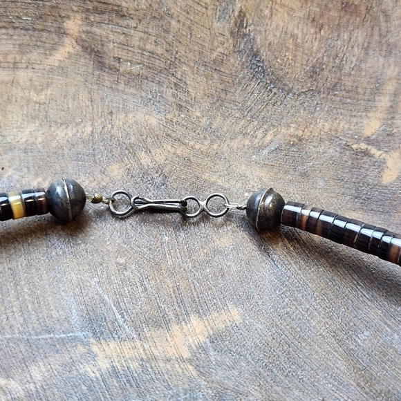 1970s Pen Shell Heishi Choker Necklace, Santo Domingo Jewelry - Picture 6 of 14